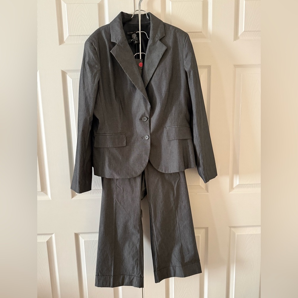 New York & Co Women’s Navy Blue Pinstripe Blazer & Pants Suit NWT Sz 16